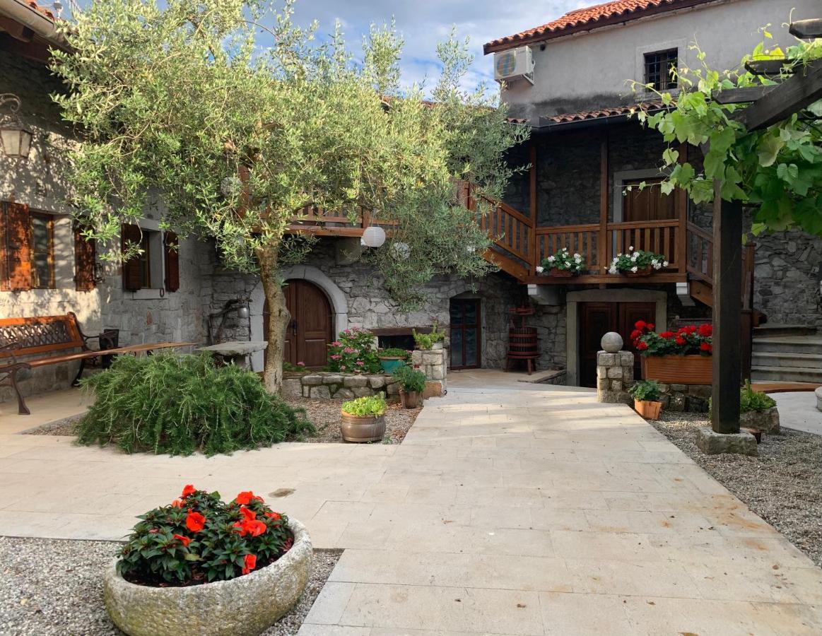 Gasthaus Škerlj Wine Estate Tomaj Exterior foto
