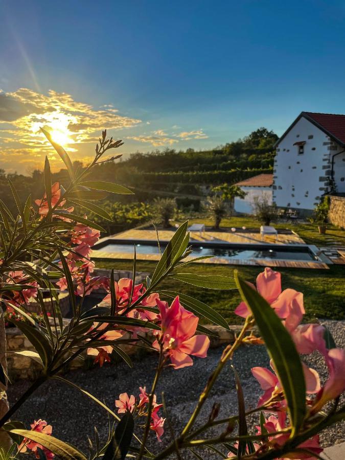 Gasthaus Škerlj Wine Estate Tomaj Exterior foto