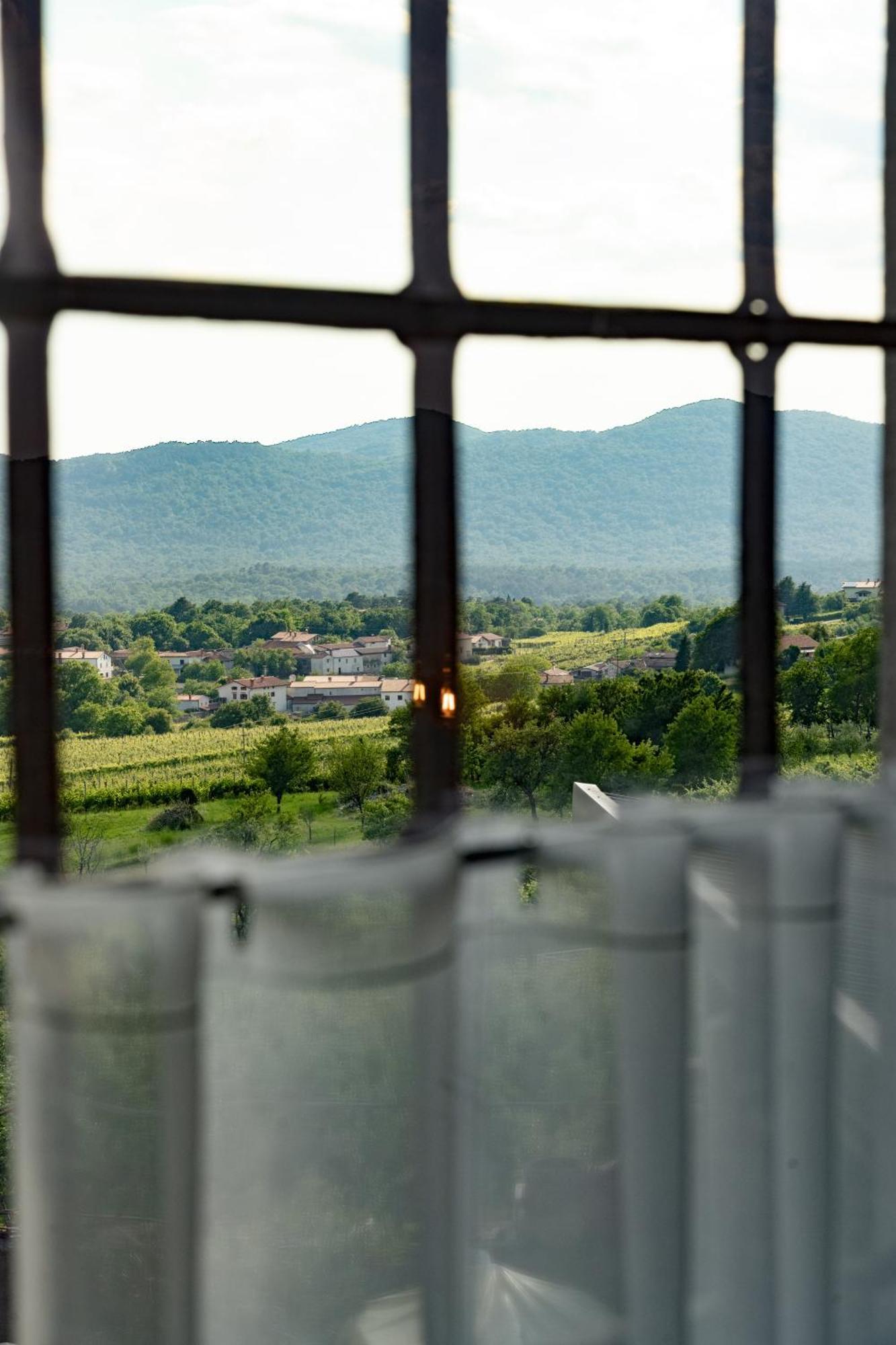 Gasthaus Škerlj Wine Estate Tomaj Exterior foto